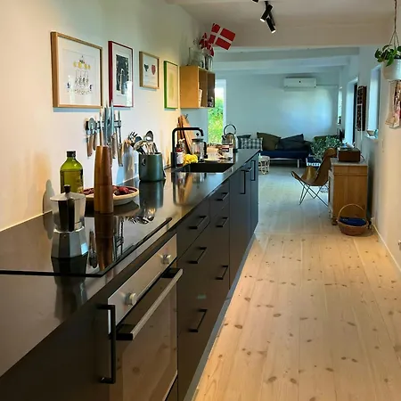 Sommerhus Med Udsigt Over Dalbybugten * Mesinge