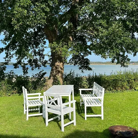Sommerhus Med Udsigt Over Dalbybugten * Mesinge