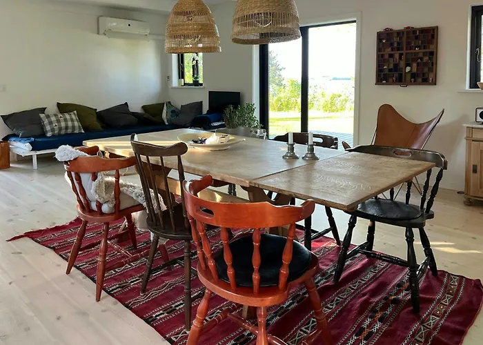 Sommerhus Med Udsigt Over Dalbybugten *