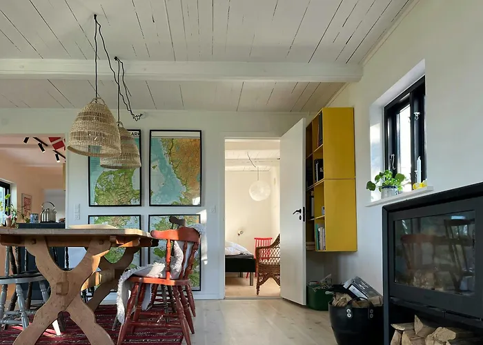 Sommerhus Med Udsigt Over Dalbybugten *