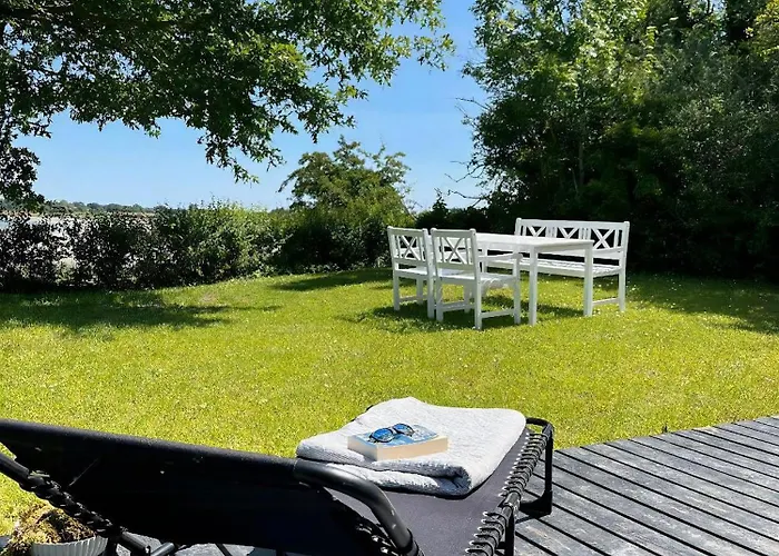 Sommerhus Med Udsigt Over Dalbybugten * Mesinge