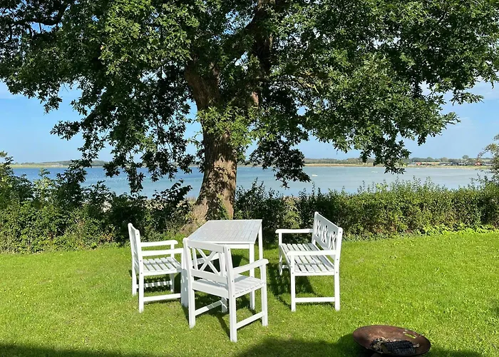 Sommerhus Med Udsigt Over Dalbybugten * Mesinge